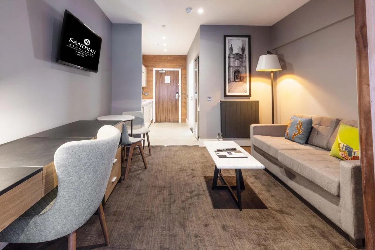 Deluxe Suite, 1 Bedroom, 1 King, Sofa Bed, Kitchenette