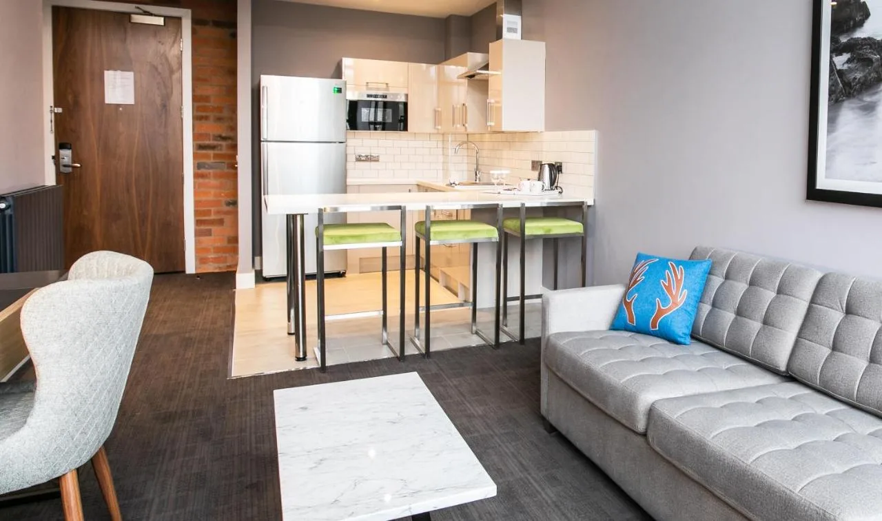 Executive Suite, 1 Bedroom, 1 King, Sofa Bed, Kitchen Kitchen